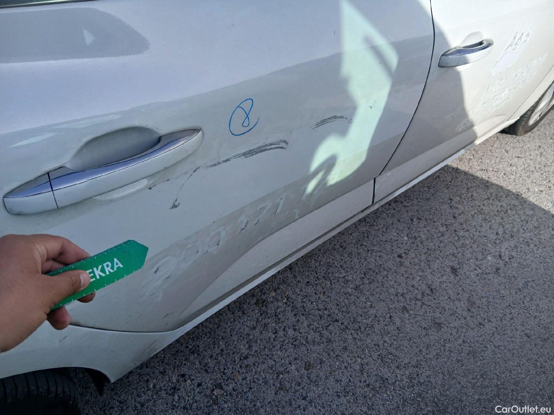  Renault  Megane RENAULT Mégane / 2015 / 5P / familiar Sp. Tourer Zen En. dCi 81kW (110CV) #32