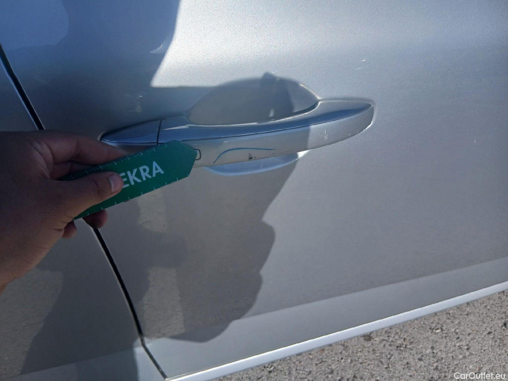  Renault  Megane RENAULT Mégane / 2020 / 5P / berlina con portón Equilibre Blue dCi 85 kW (115CV)-SS #25