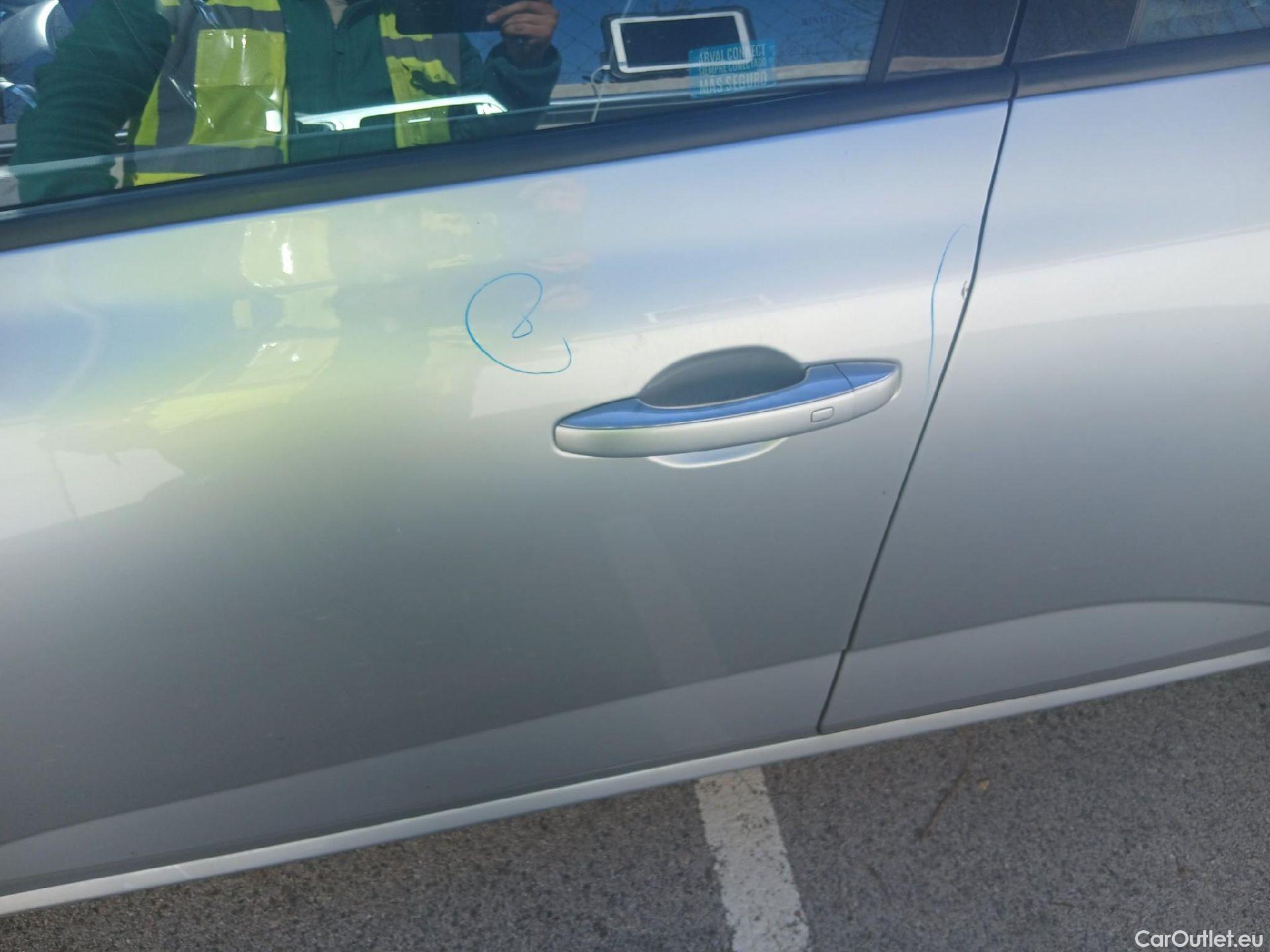  Renault  Megane RENAULT Mégane / 2020 / 5P / berlina con portón Equilibre Blue dCi 85 kW (115CV)-SS #13