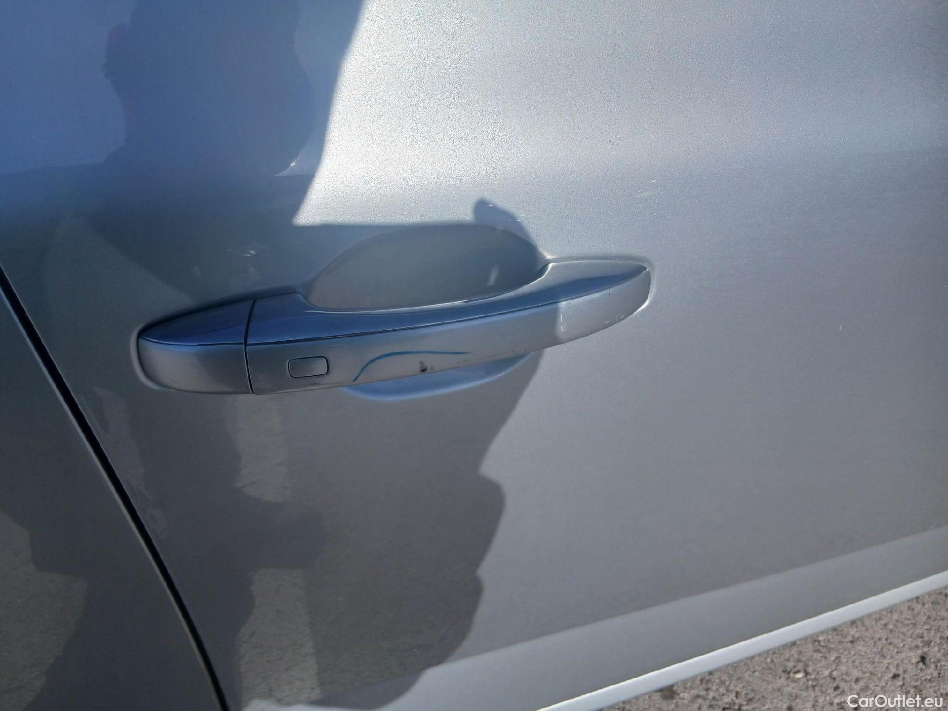  Renault  Megane RENAULT Mégane / 2020 / 5P / berlina con portón Equilibre Blue dCi 85 kW (115CV)-SS #26