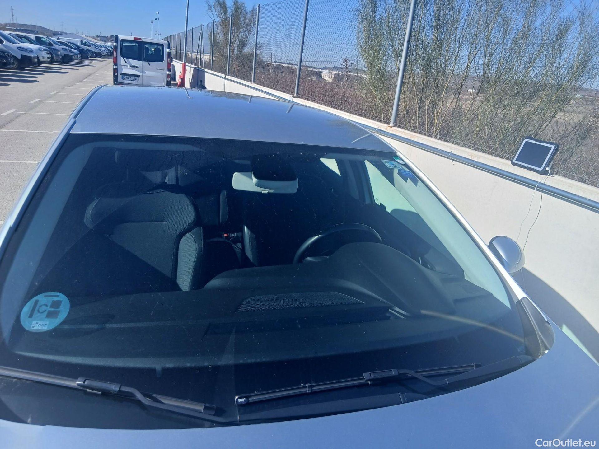  Renault  Megane RENAULT Mégane / 2020 / 5P / berlina con portón Equilibre Blue dCi 85 kW (115CV)-SS #8