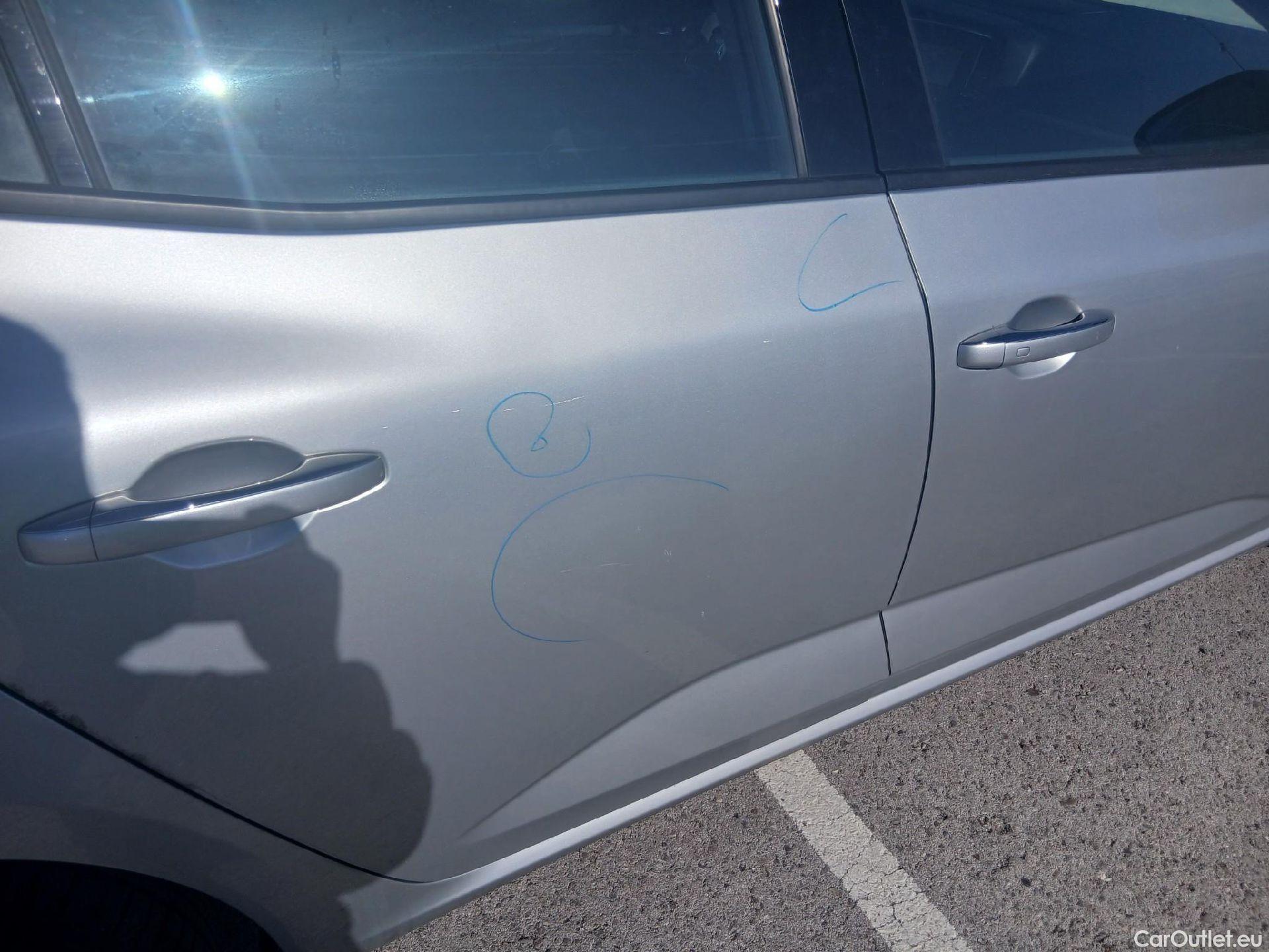  Renault  Megane RENAULT Mégane / 2020 / 5P / berlina con portón Equilibre Blue dCi 85 kW (115CV)-SS #24