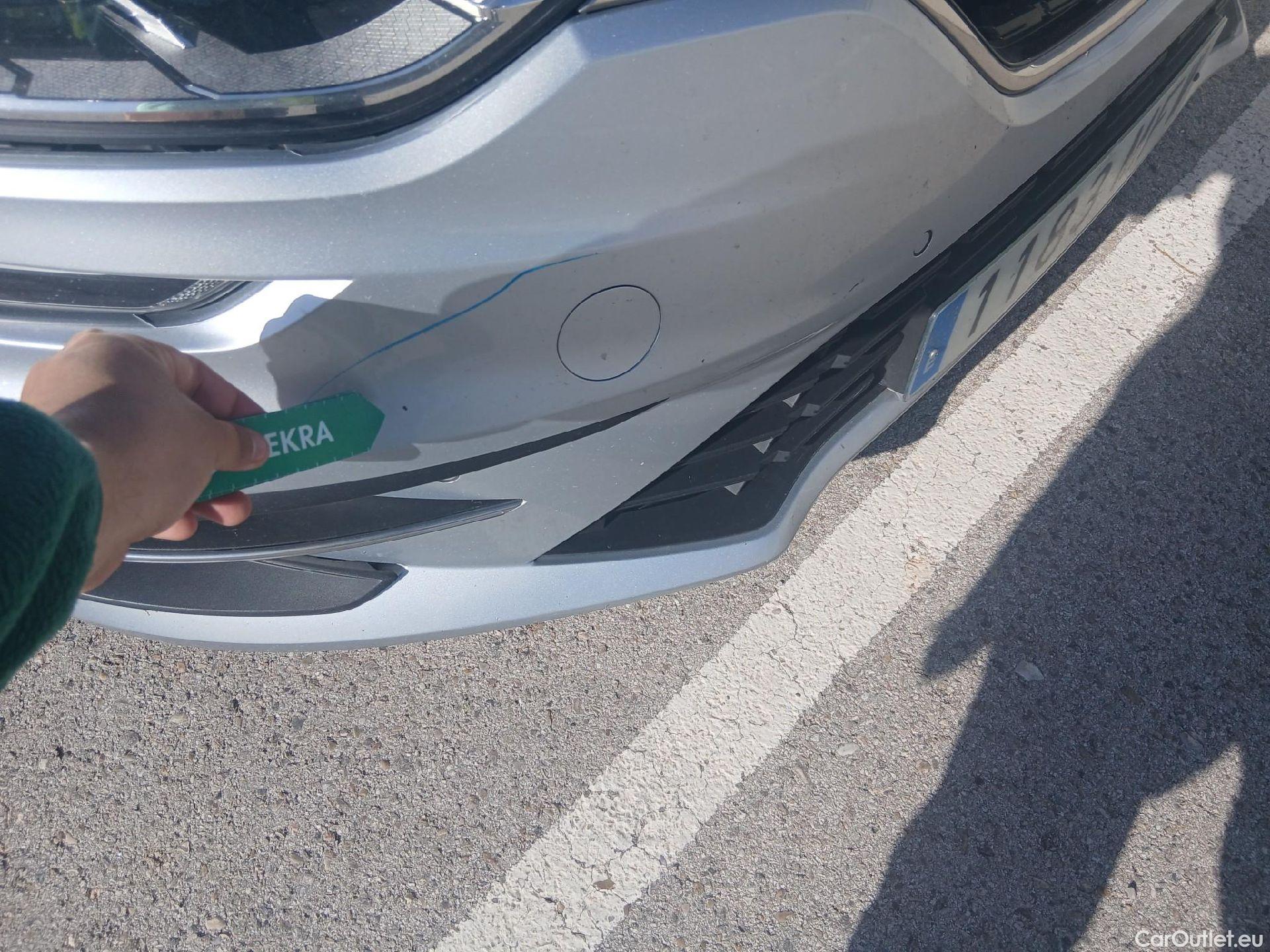  Renault  Megane RENAULT Mégane / 2020 / 5P / berlina con portón Equilibre Blue dCi 85 kW (115CV)-SS #4