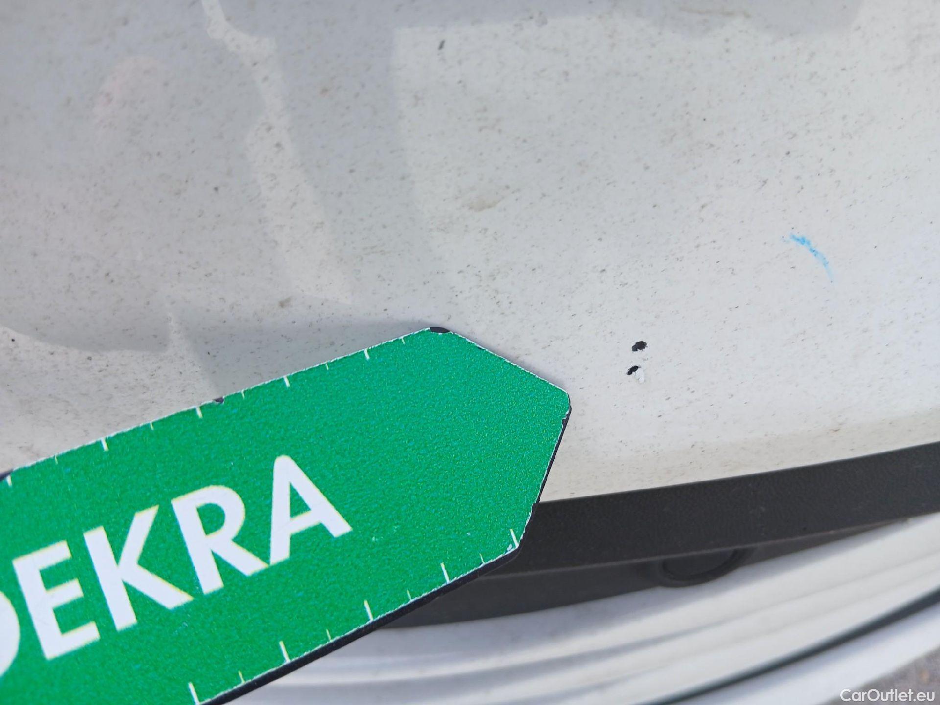  Volkswagen  Golf  VIII Berlina Life 2.0 TDI 115CV MT6 E6d #4