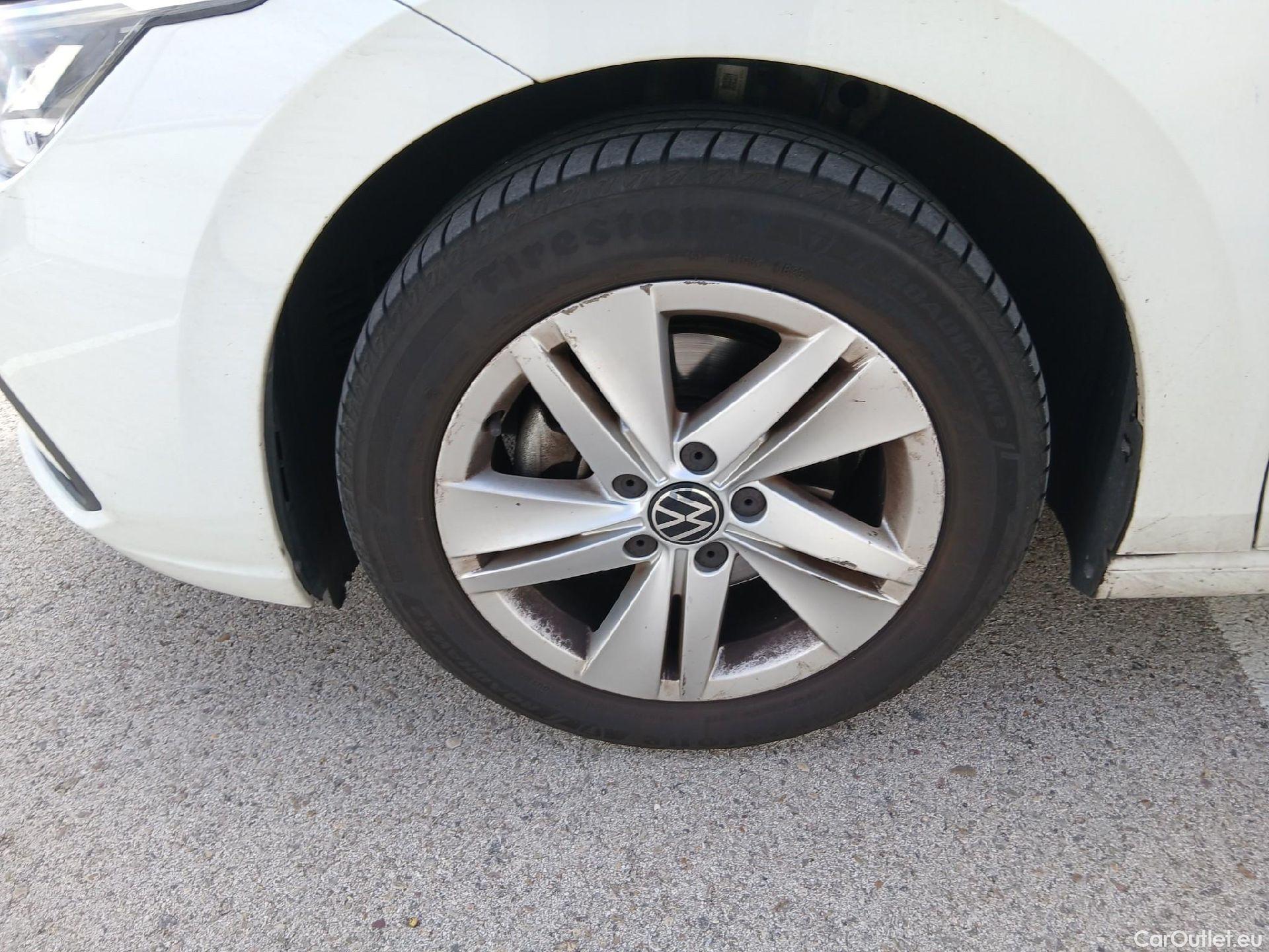  Volkswagen  Golf  VIII Berlina Life 2.0 TDI 115CV MT6 E6d #9