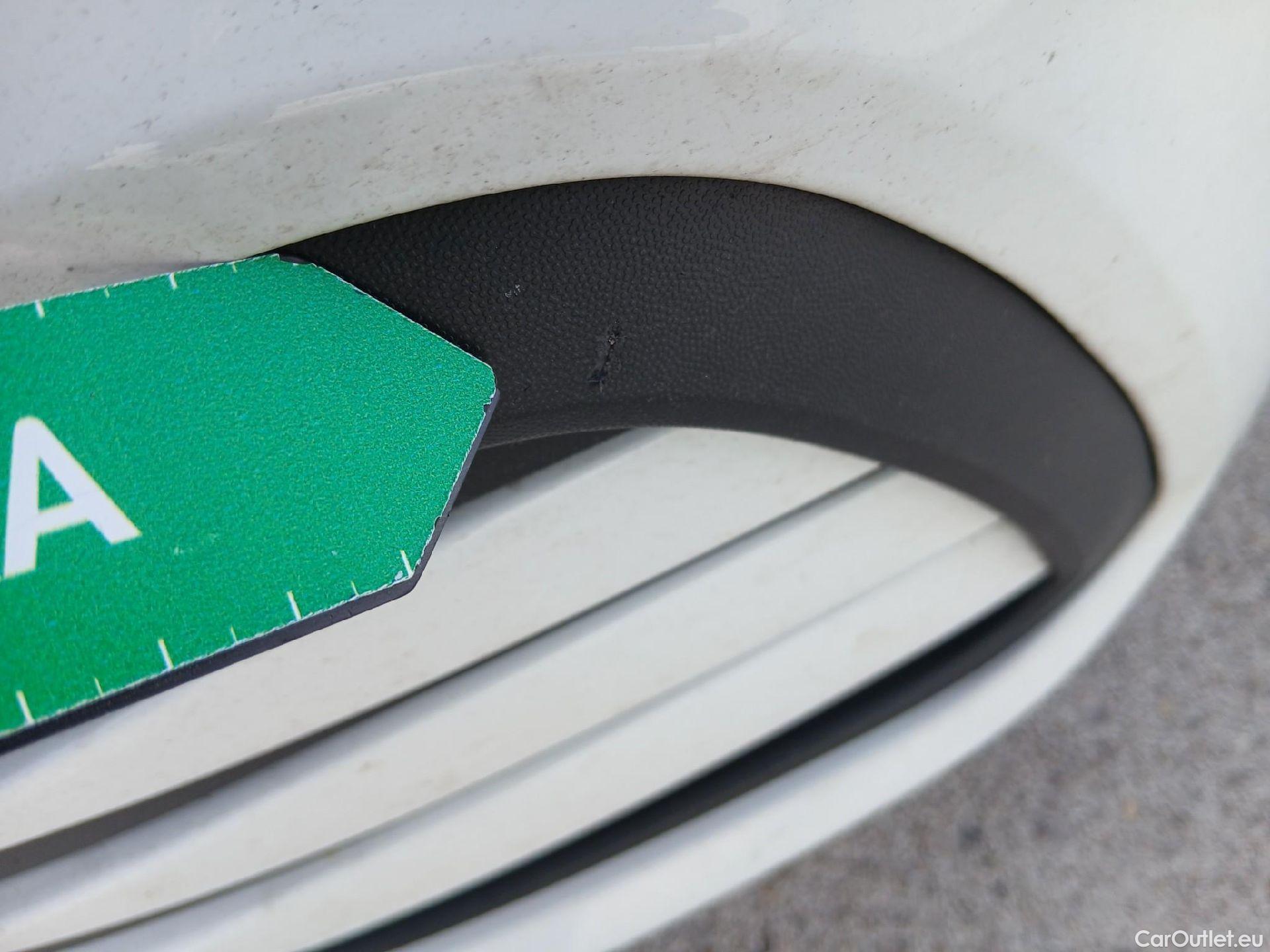  Volkswagen  Golf  VIII Berlina Life 2.0 TDI 115CV MT6 E6d #7