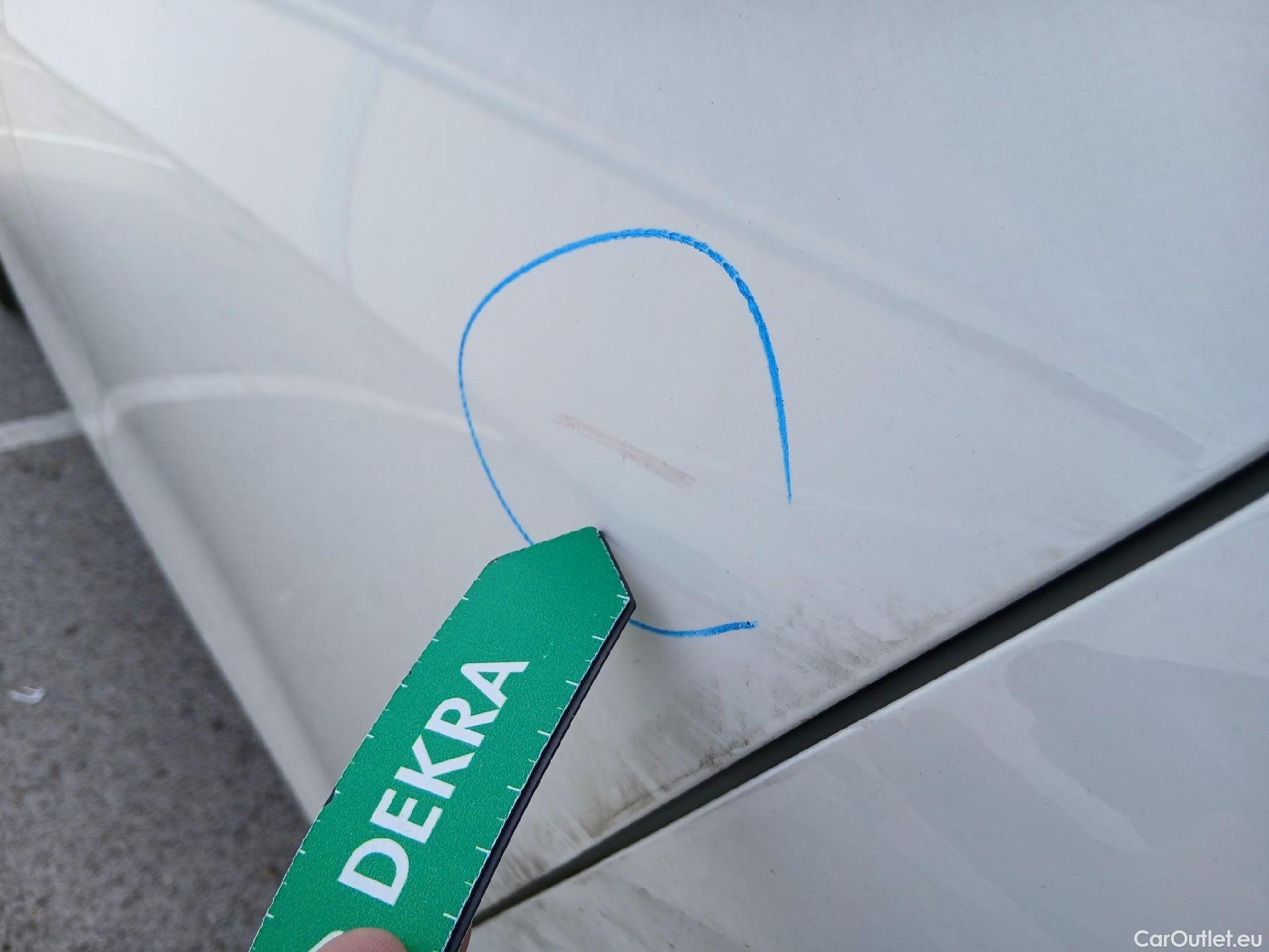  Volkswagen  Golf  VIII Berlina Life 2.0 TDI 115CV MT6 E6d #13