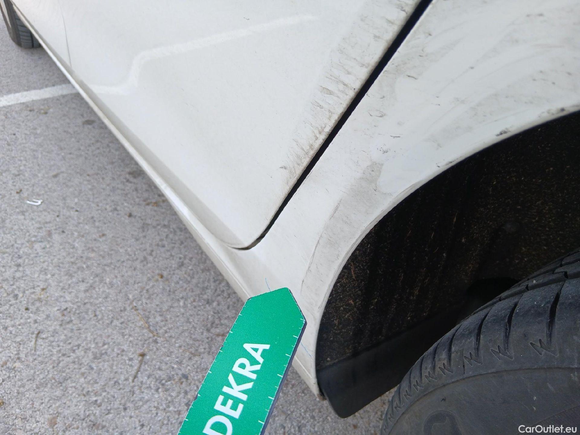  Volkswagen  Golf  VIII Berlina Life 2.0 TDI 115CV MT6 E6d #16