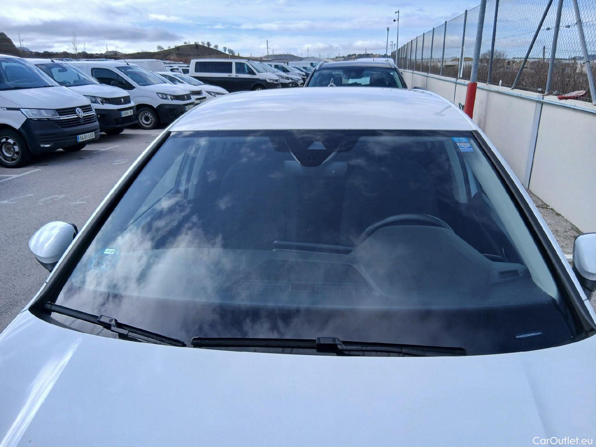  Volkswagen  Golf  VIII Berlina Life 2.0 TDI 115CV MT6 E6d #1