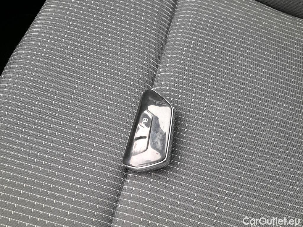  Volkswagen  Golf  VOLKSWAGEN / 2020 / 5P / berlina con portón 2.0 TDI 85kW (115CV) #2