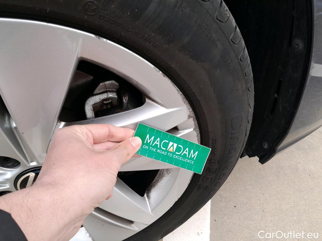  Volkswagen  Golf  VOLKSWAGEN / 2020 / 5P / berlina con portón 2.0 TDI 85kW (115CV) #18