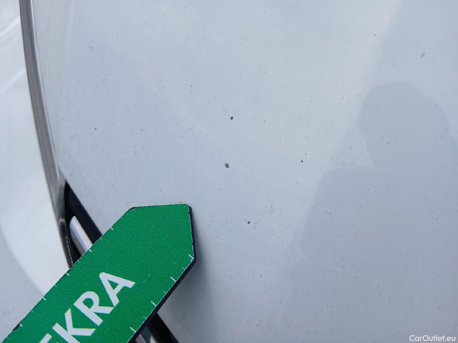  Volkswagen  Golf  VIII Berlina Life 2.0 TDI 115CV MT6 E6d #2