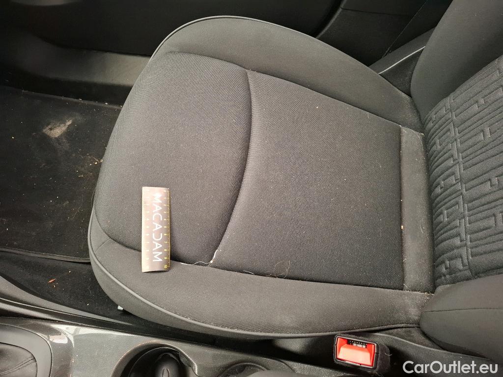  Fiat  500 FIAT X / 2018 / 5P / SUV 1.5 MHEV FFLY 130ch DCT7 P Con Sty Tec CD FI 150 #8