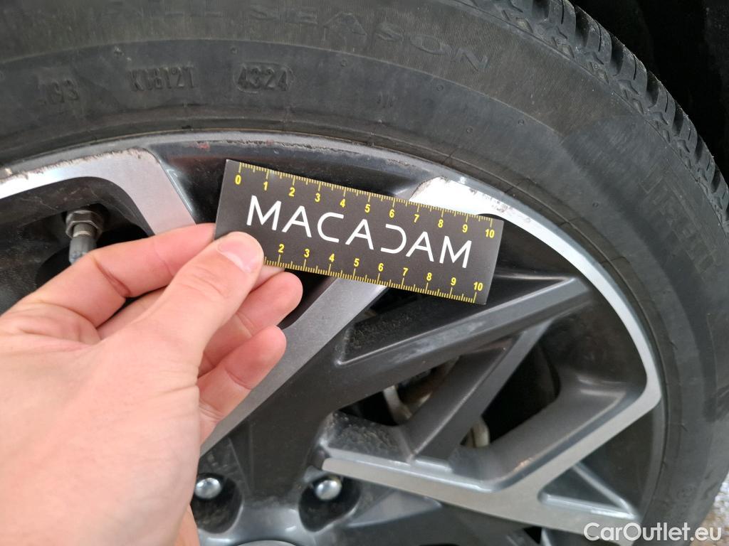  Hyundai  Konna HYUNDAI Kona / 2020 / 5P / SUV 1.6 HYBRID 141 EXECUTIVE HEV #32