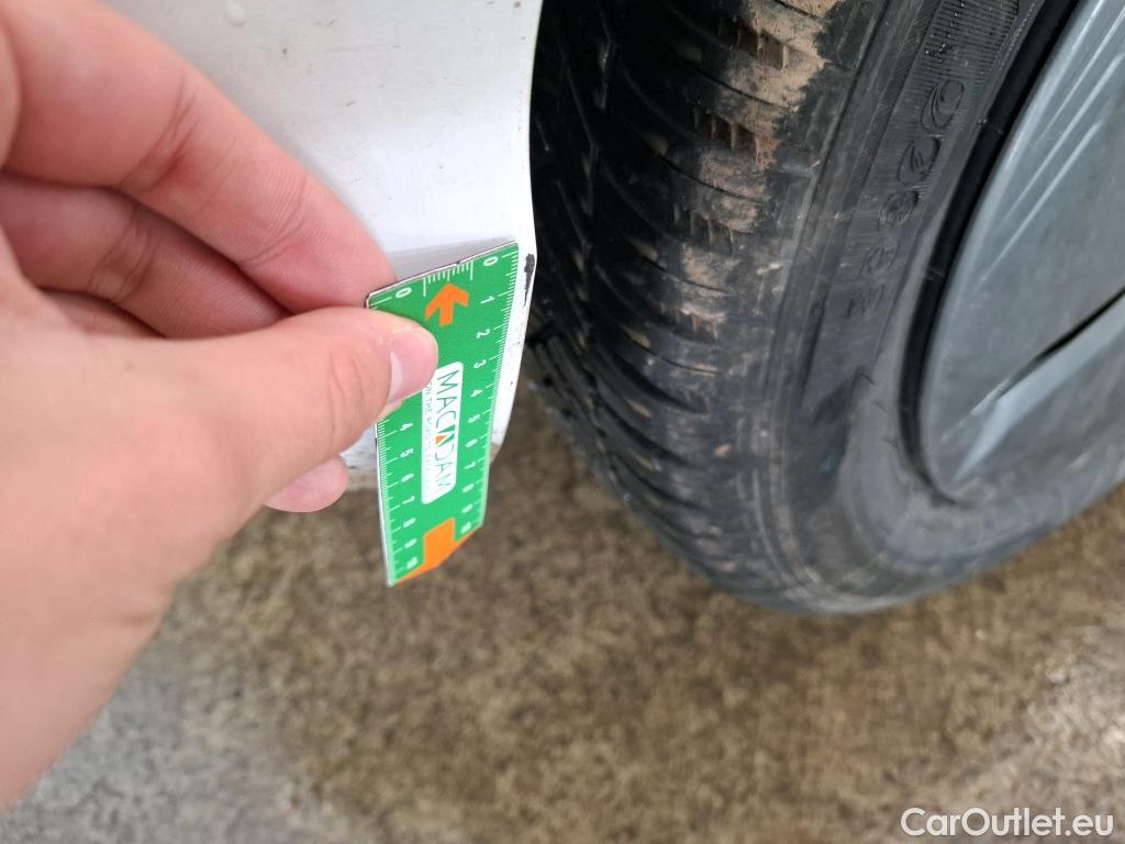  Land Rover  Discovery MG MG3 / 2024 / 5P / Berline 1.5L 195ch Hybrid+ Standard #7