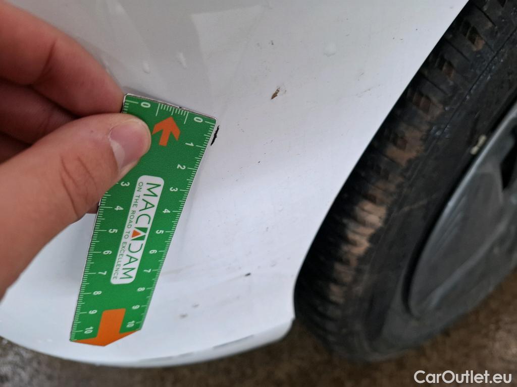  Land Rover  Discovery MG MG3 / 2024 / 5P / Berline 1.5L 195ch Hybrid+ Standard #8