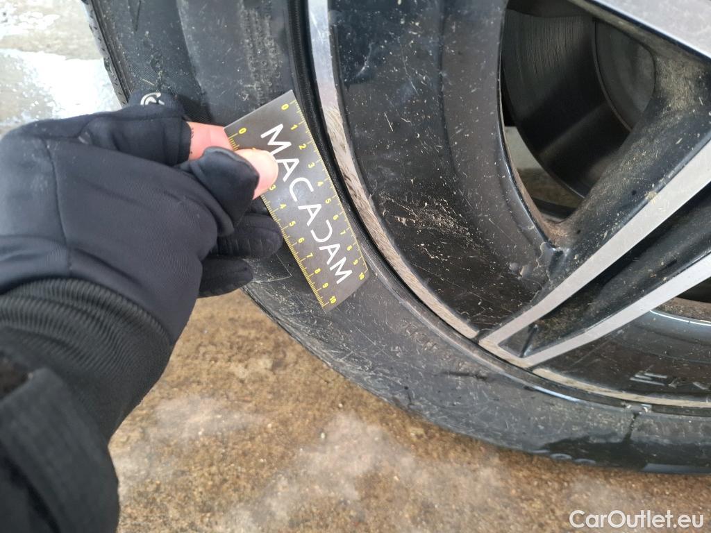  Mercedes  EQB MERCEDES-BENZ  / 2021 / 5P / SUV  250 + AMG Line #36