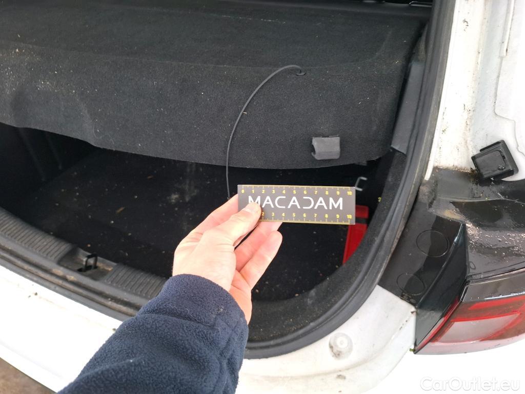  Land Rover  Discovery MG MG3 / 2024 / 5P / Berline 1.5L 195ch Hybrid+ Standard #37