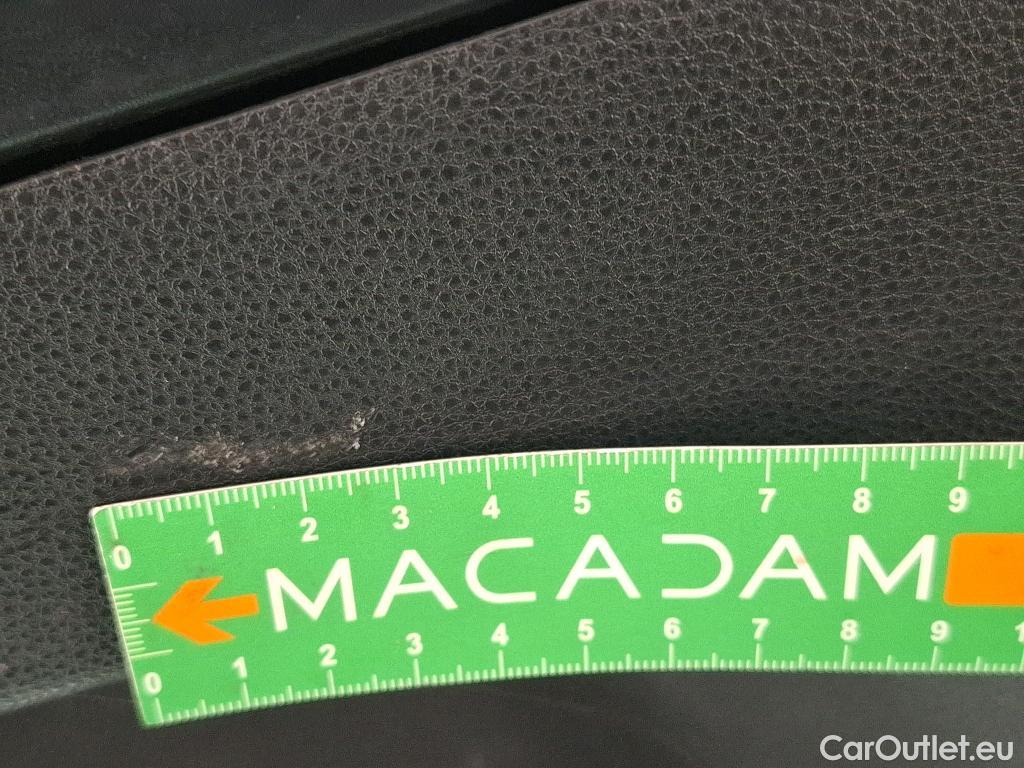  Toyota  Corolla TOYOTA  / 2018 / 5P / Berline Hybride 122h Dynamic Business #104