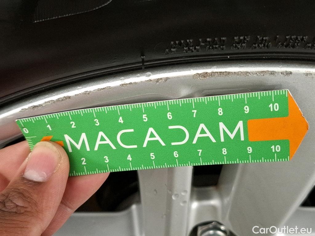  Toyota  Corolla TOYOTA  / 2018 / 5P / Berline Hybride 122h Dynamic Business #85