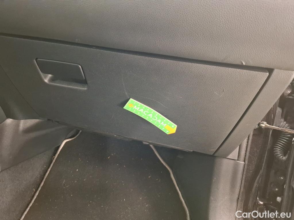  Toyota  Corolla TOYOTA  / 2018 / 5P / Berline Hybride 122h Dynamic Business #108