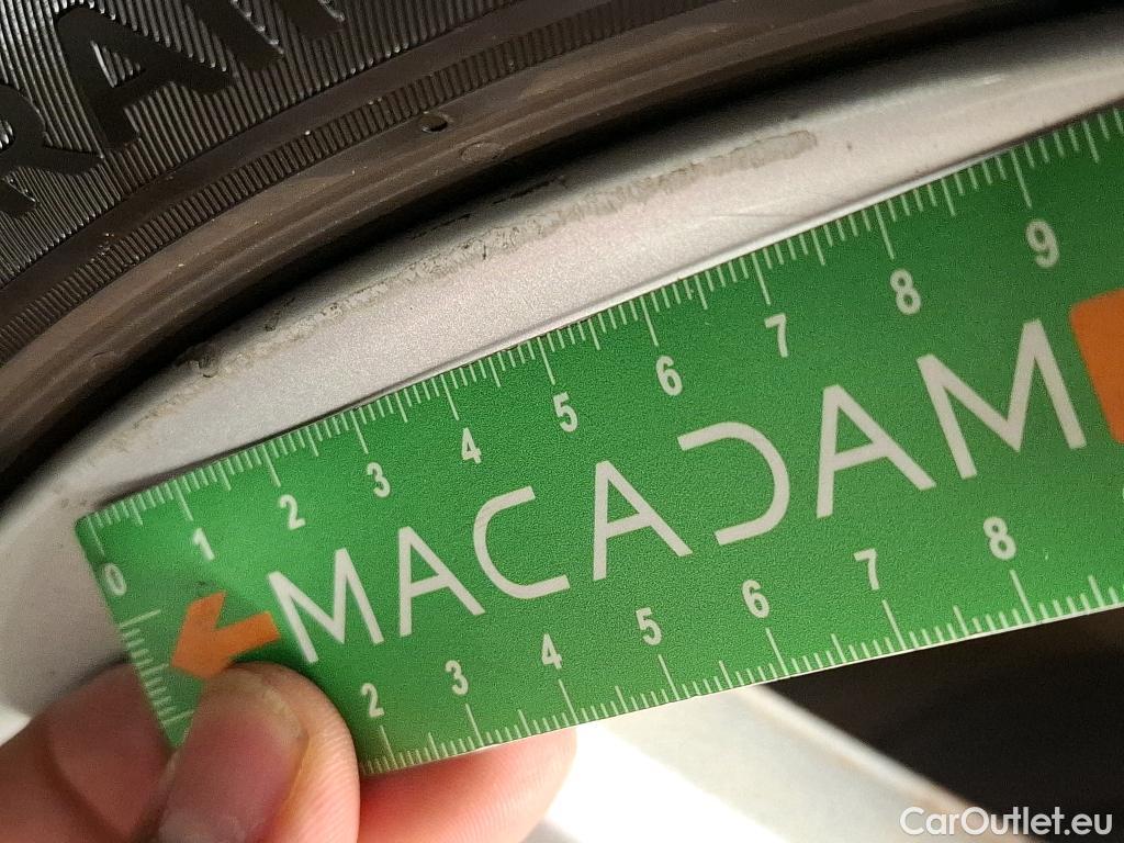  Toyota  Corolla TOYOTA  / 2018 / 5P / Berline Hybride 122h Dynamic Business #98