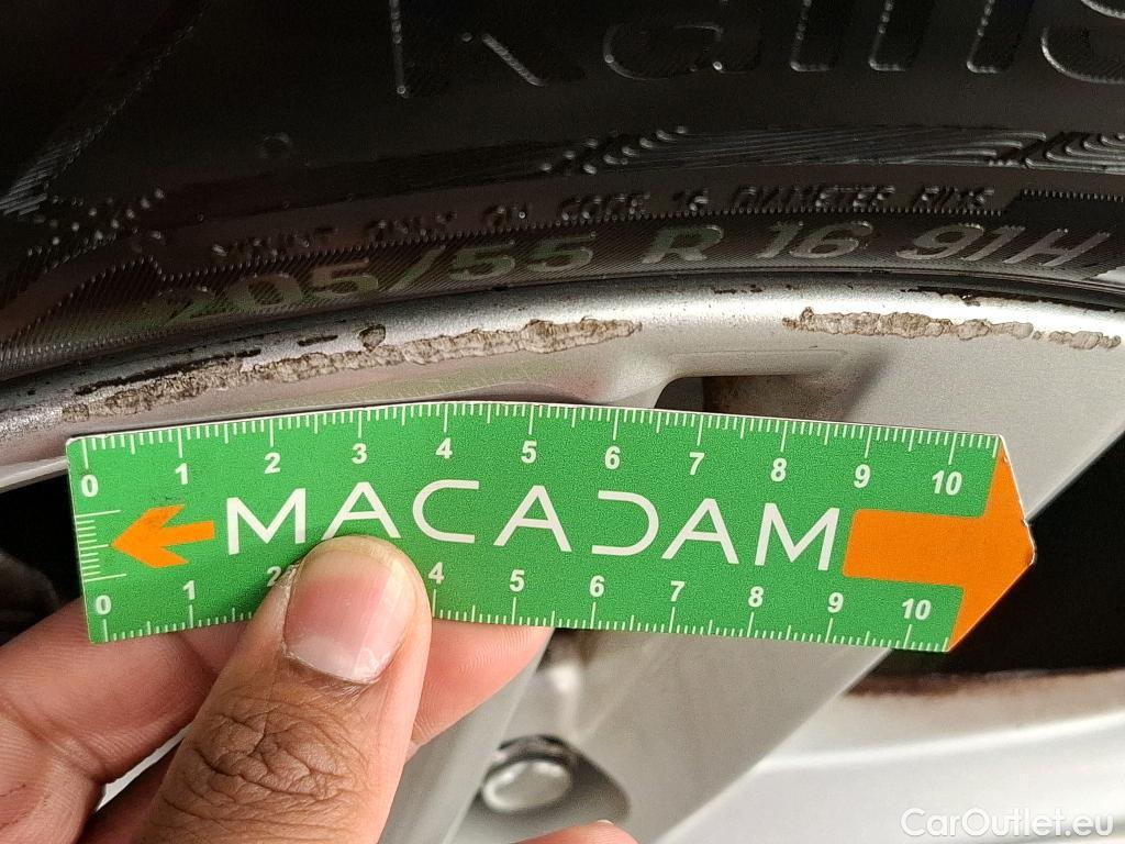  Toyota  Corolla TOYOTA  / 2018 / 5P / Berline Hybride 122h Dynamic Business #90