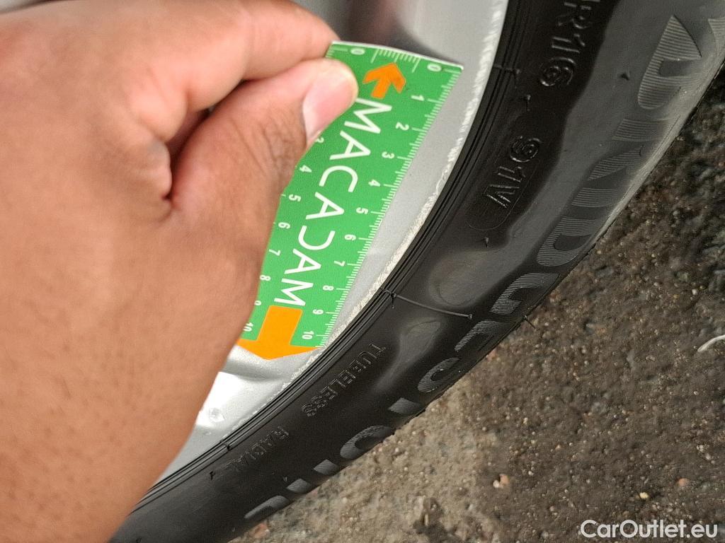  Toyota  Corolla TOYOTA  / 2018 / 5P / Berline Hybride 122h Dynamic Business #76