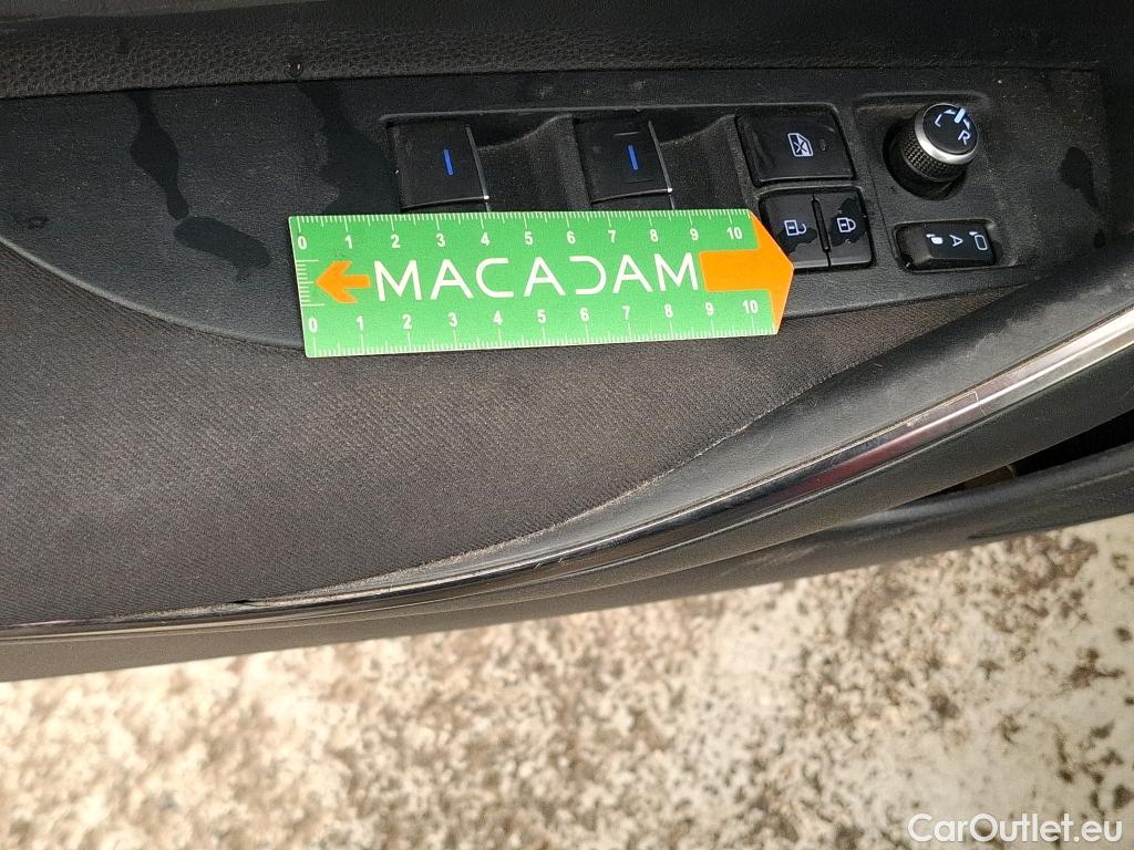  Toyota  Corolla TOYOTA  / 2018 / 5P / Berline Hybride 122h Dynamic Business #130