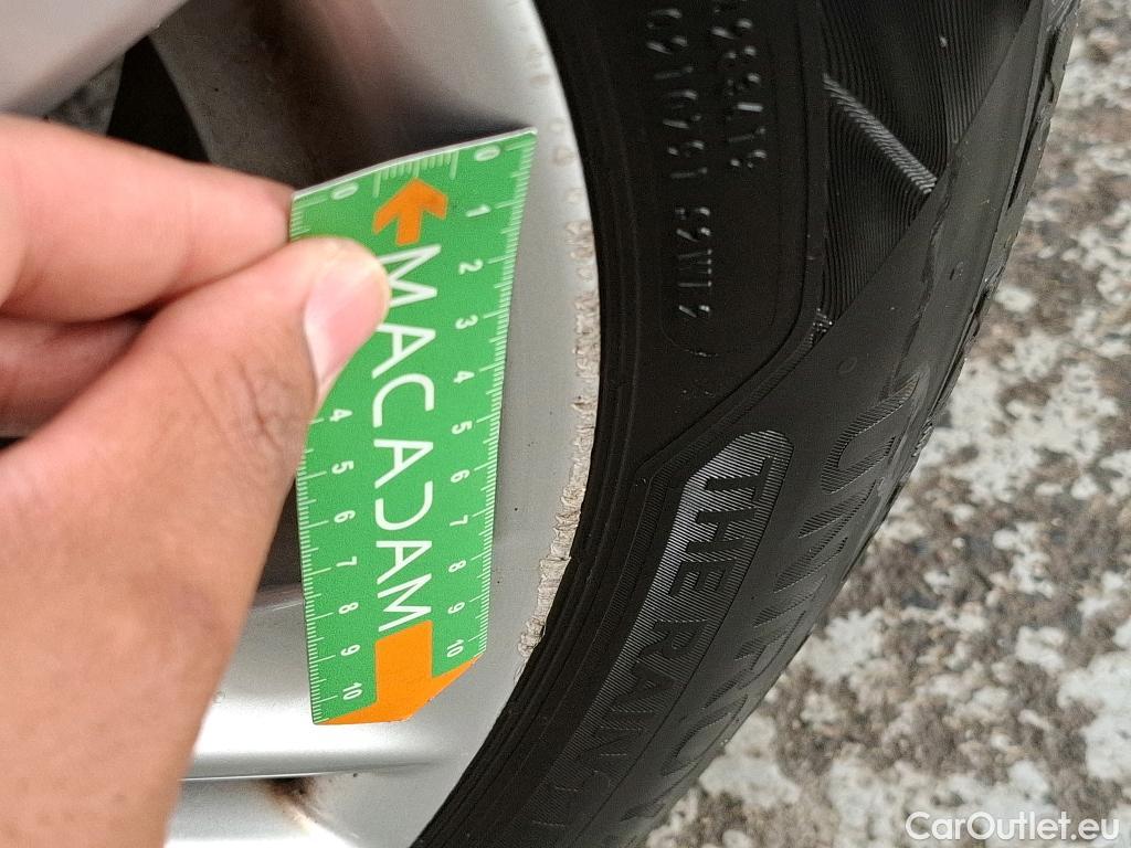  Toyota  Corolla TOYOTA  / 2018 / 5P / Berline Hybride 122h Dynamic Business #95