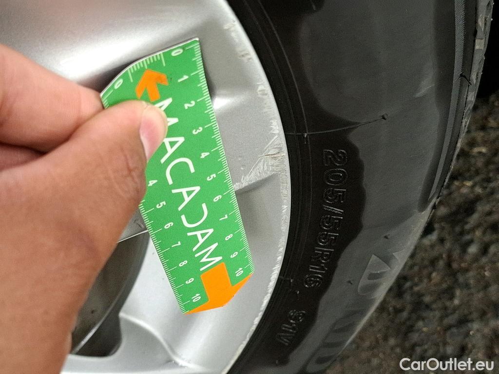  Toyota  Corolla TOYOTA  / 2018 / 5P / Berline Hybride 122h Dynamic Business #75