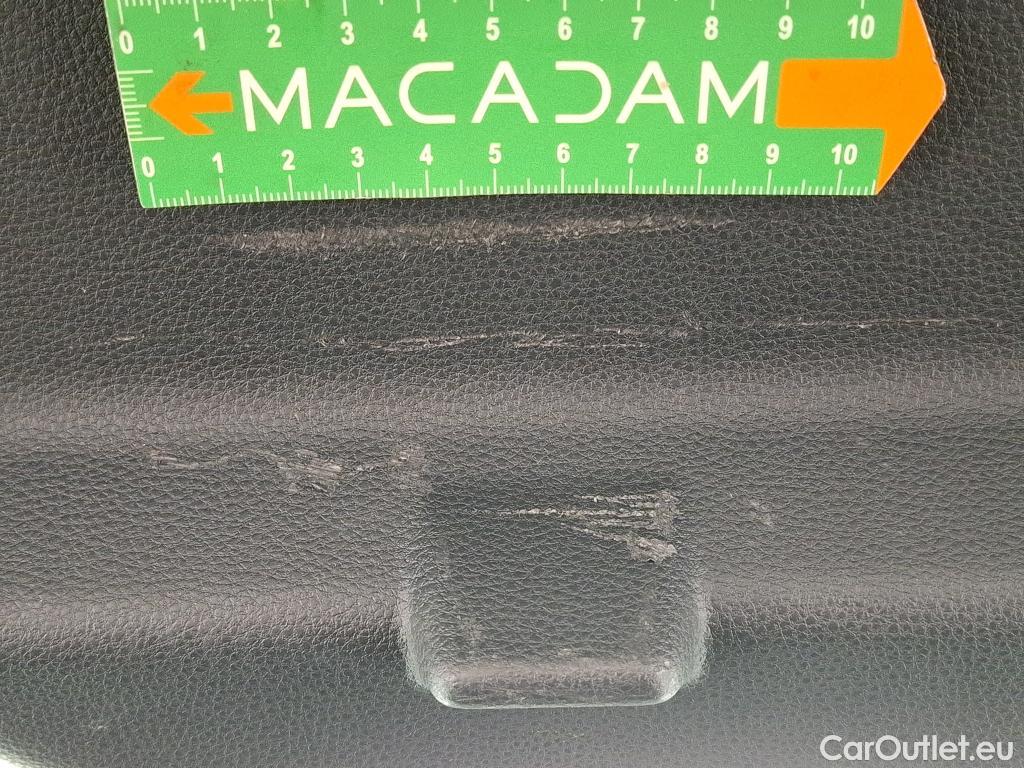  Toyota  Corolla TOYOTA  / 2018 / 5P / Berline Hybride 122h Dynamic Business #103