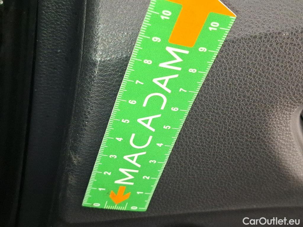  Toyota  Corolla TOYOTA  / 2018 / 5P / Berline Hybride 122h Dynamic Business #118