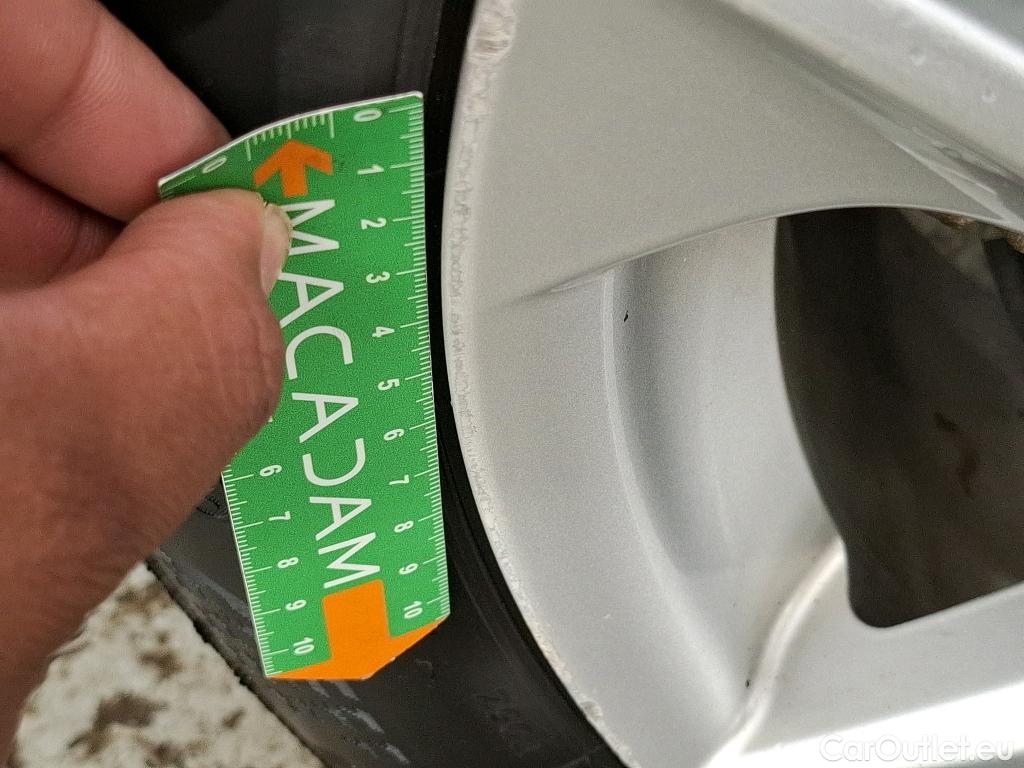  Toyota  Corolla TOYOTA  / 2018 / 5P / Berline Hybride 122h Dynamic Business #80