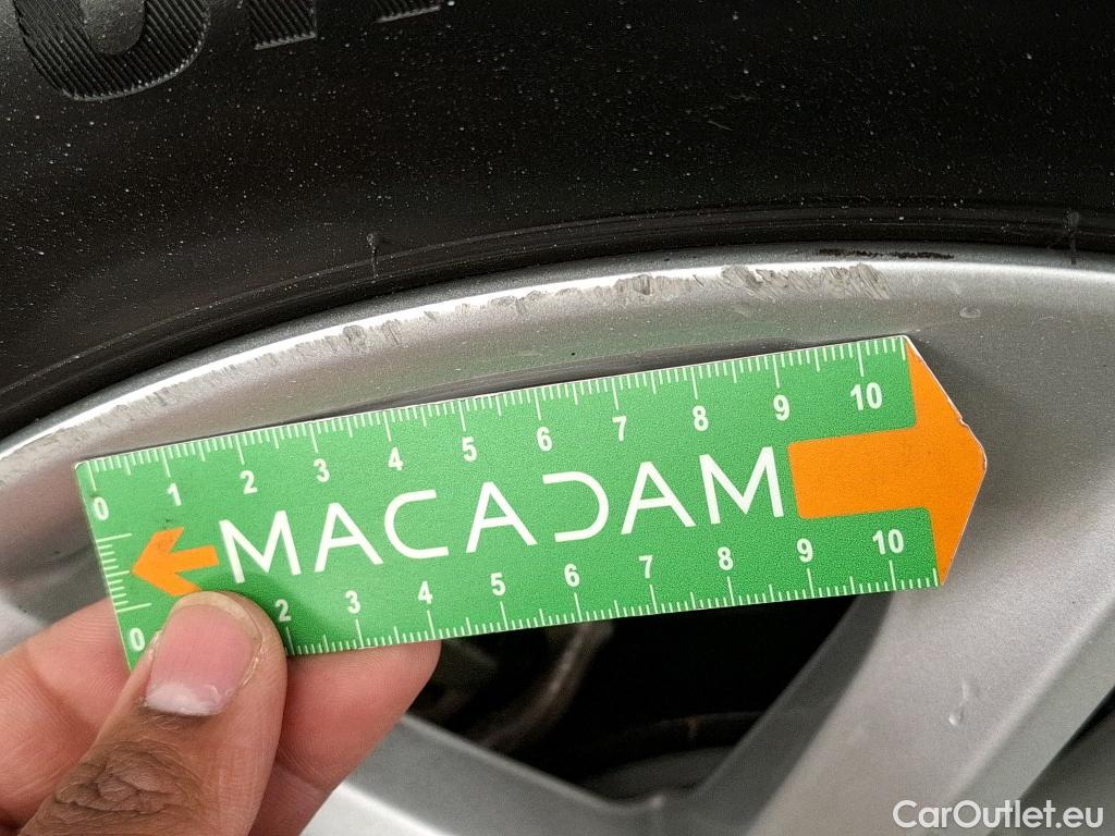  Toyota  Corolla TOYOTA  / 2018 / 5P / Berline Hybride 122h Dynamic Business #81