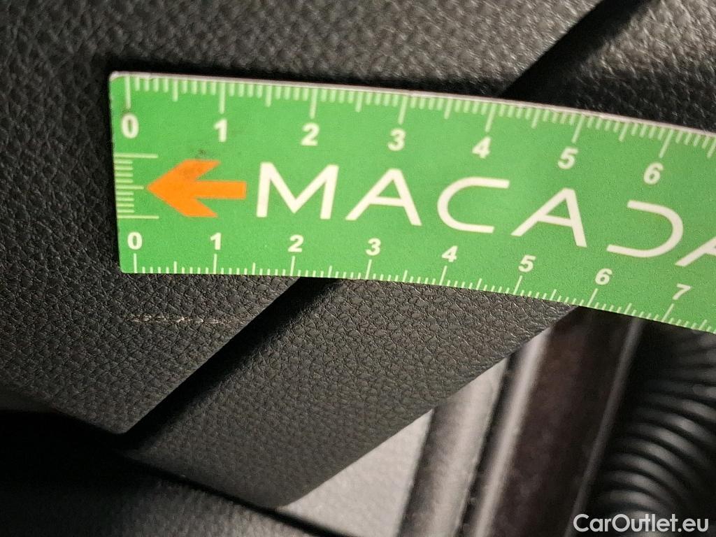  Toyota  Corolla TOYOTA  / 2018 / 5P / Berline Hybride 122h Dynamic Business #111