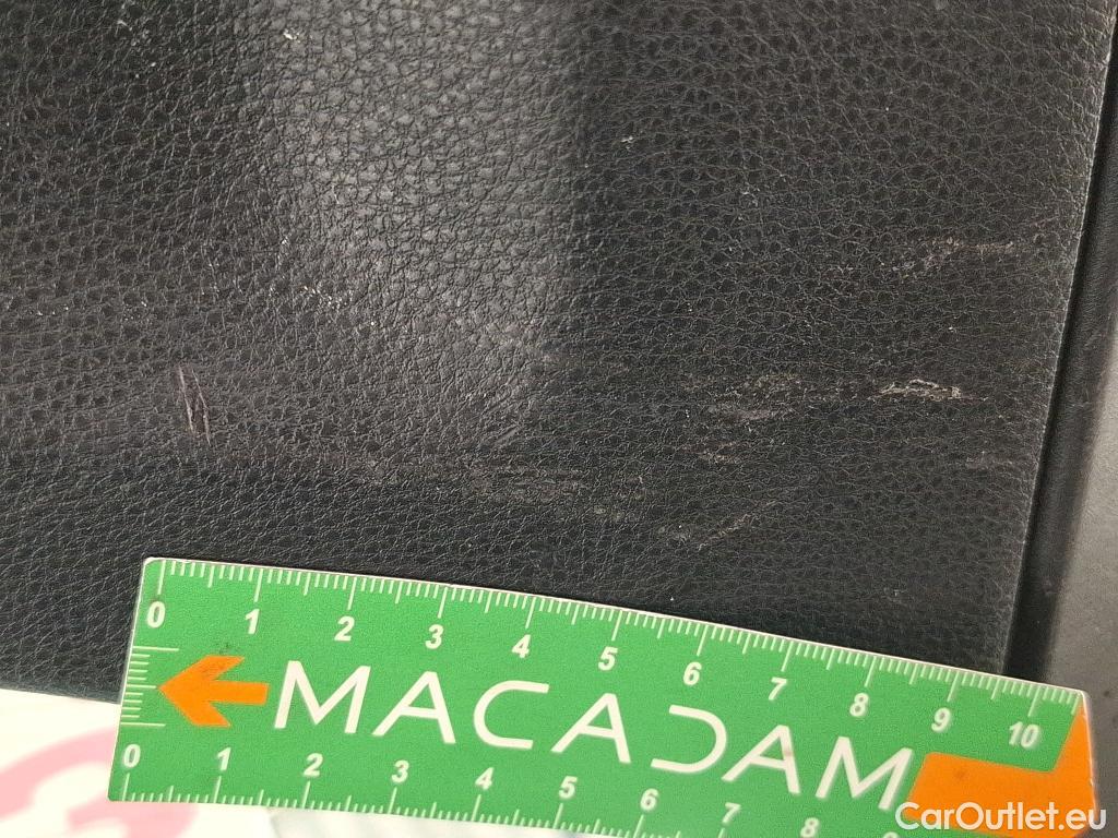  Toyota  Corolla TOYOTA  / 2018 / 5P / Berline Hybride 122h Dynamic Business #106