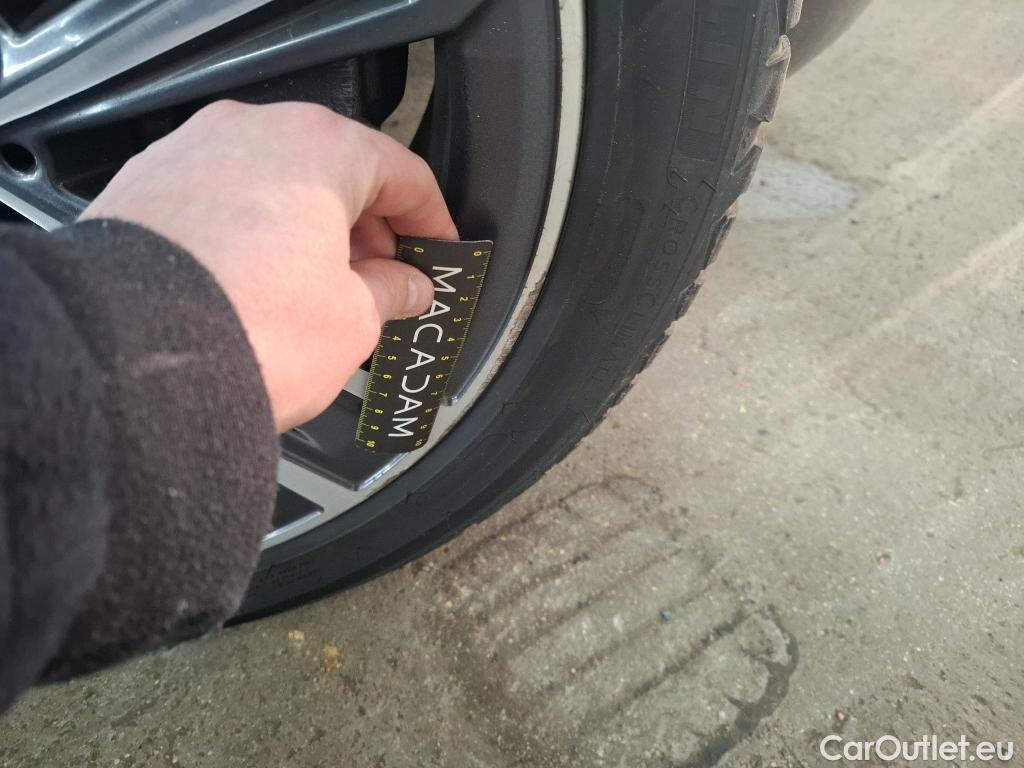  Bmw  Serie 1 BMW Série 1 2019 5P Berline 15 116D Business Design #50