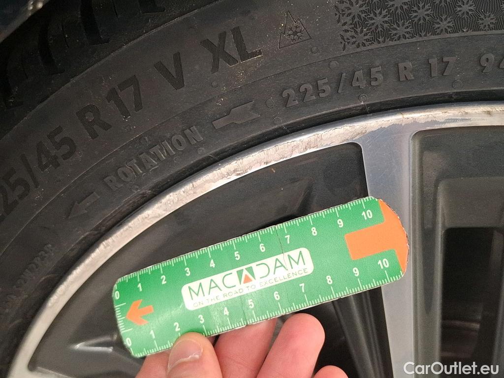  Bmw  Serie 1 BMW Série 1 / 2019 / 5P / Berline 116i Business Design #8