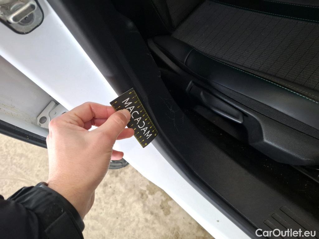  Peugeot  2008  Allure Pack 1.5 HDi 130CV BVA8 E6d #13