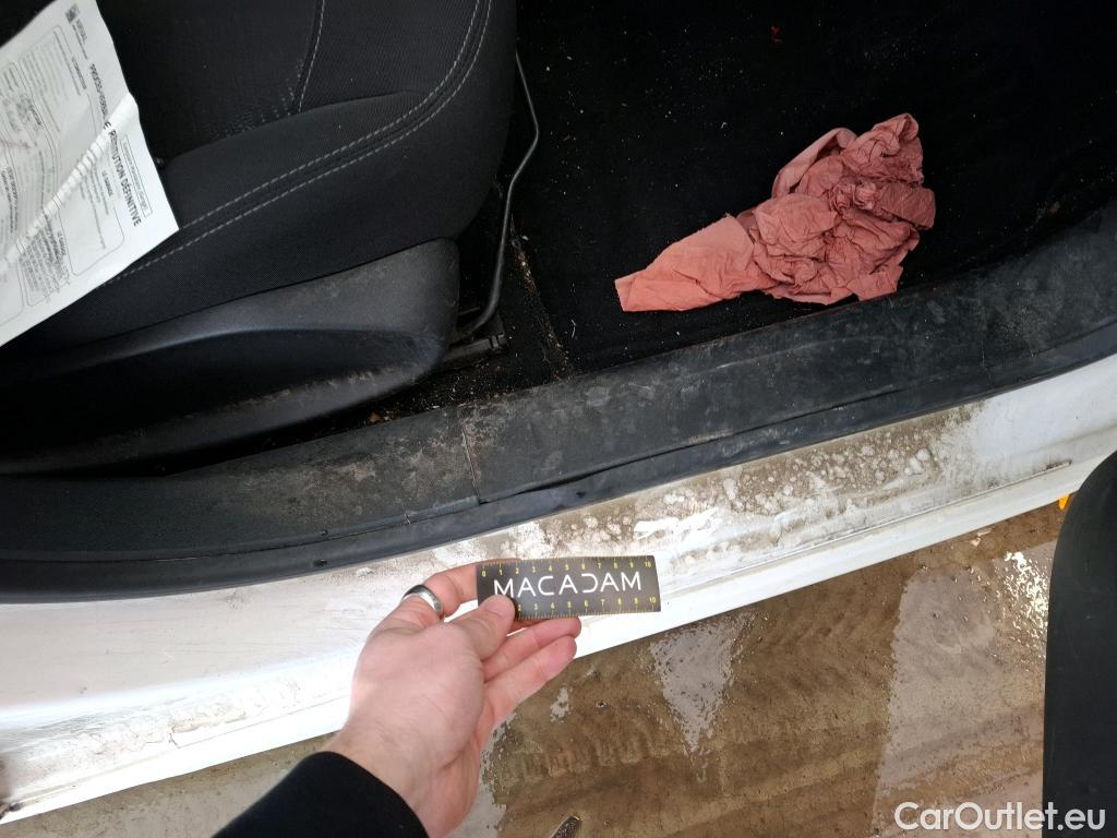  Peugeot  208  Affaire Premium Pack 1.5 HDi 100CV BVM5 E6dT #39