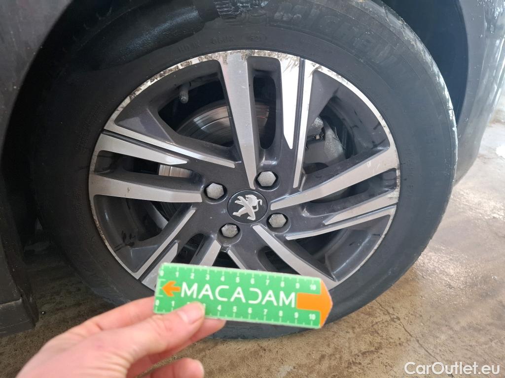  Peugeot  208  Allure 1.2 PureTech 100CV BVM6 E6d #37