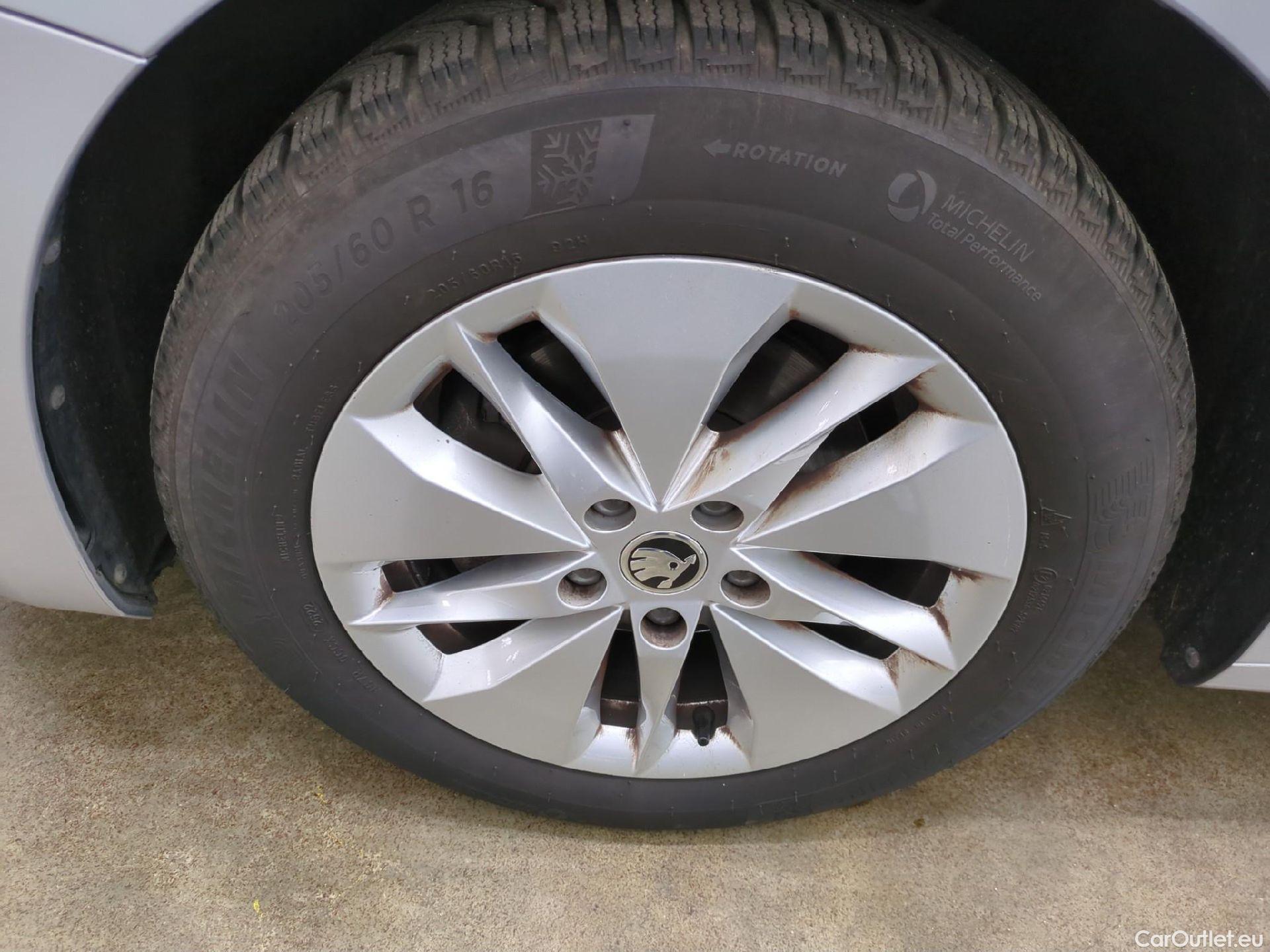  Skoda  Octavia  Break Business 2.0 TDI 115CV BVA7 E6d #9