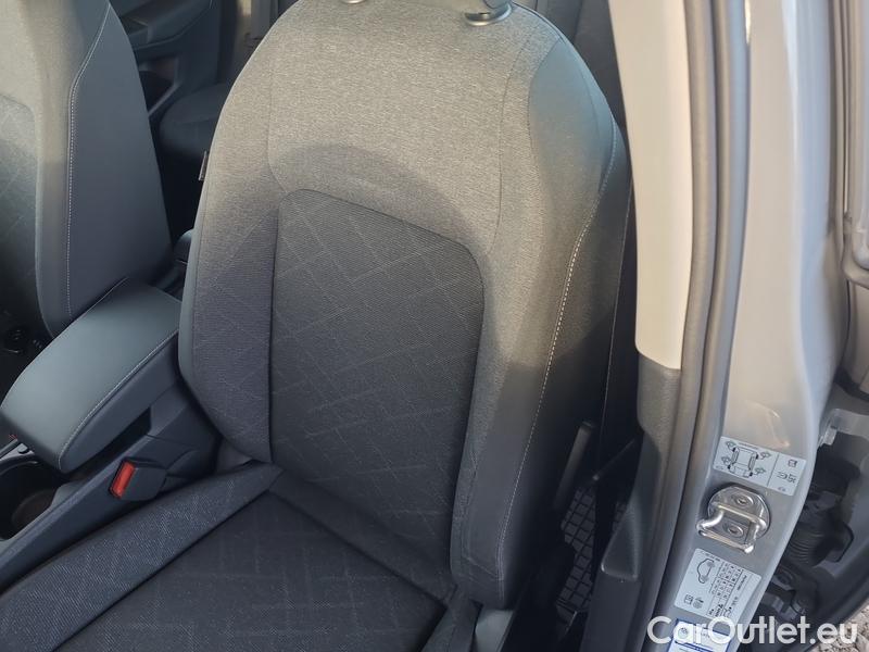  Volkswagen  Golf  VIII (CD1) (2019) 1,5 TSI 96 Life 5d #8