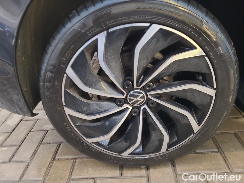  Volkswagen  Golf  VIII (CD1) (2019) 1,5 TSI 96 Life 5d #8