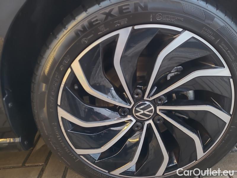  Volkswagen  Golf  VIII (CD1) (2019) 1,5 TSI 96 Life 5d #10
