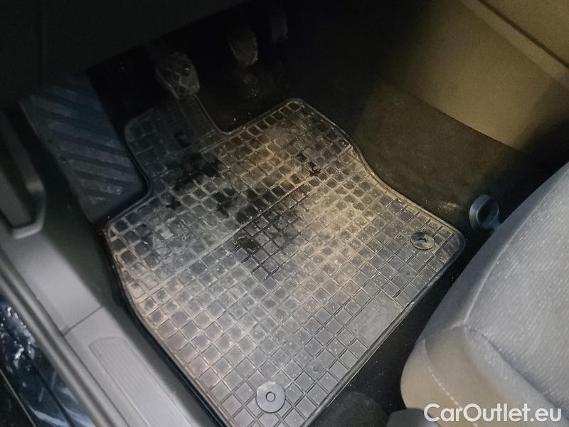  Volkswagen  Golf  VIII (CD1) (2019) 1,5 TSI 96 Life 5d #2