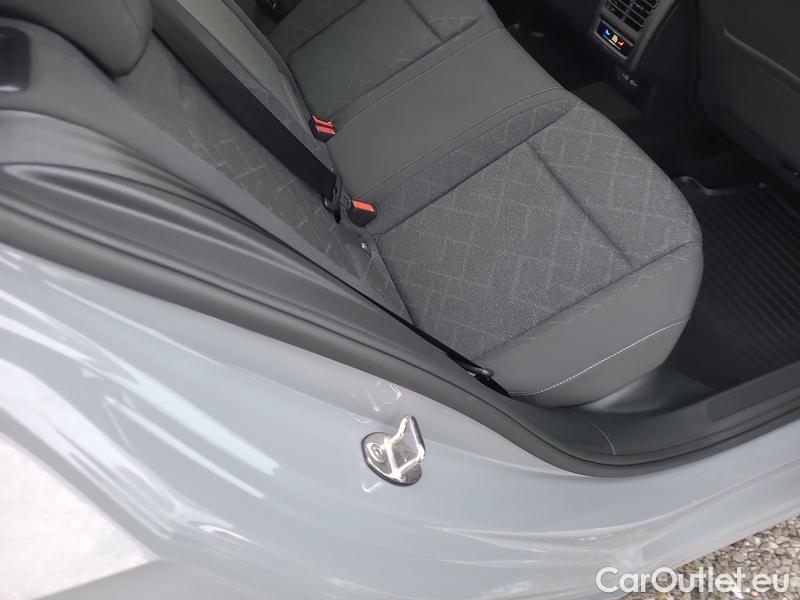  Volkswagen  Golf  VIII (CD1) (2019) 1,5 TSI 96 Life 5d #14