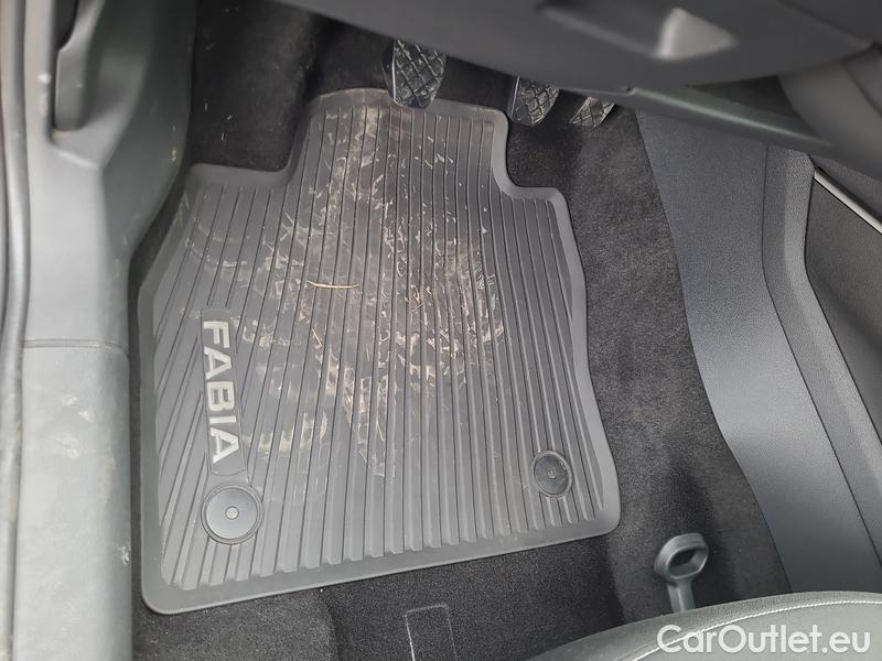  Skoda  Fabia  (PJ3) (2021)  1.0 MPI 70 Style 5d #4