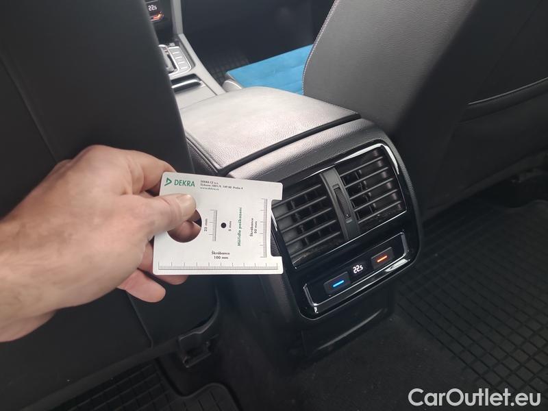  Volkswagen  Passat  Variant (CB5) (2019) Pas.Var.2.0TDI 110 Elegance AT #15